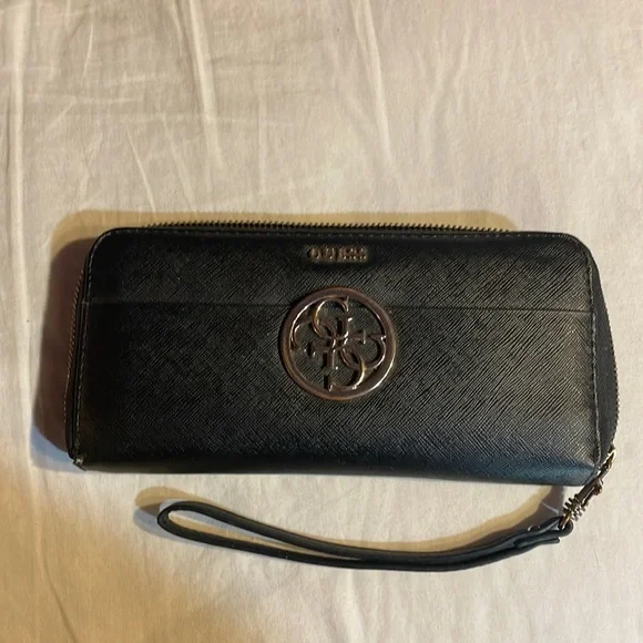 Guess wristlet deals wallet